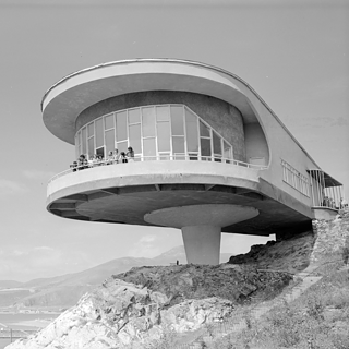 Korpus des Hauses der Kreativität für Schriftsteller*innen am Sewansee, Halbinsel Sewan, Armenien | Architekt: Georg Kotschar („Jerewan‑Projekt“), 1963–1968 