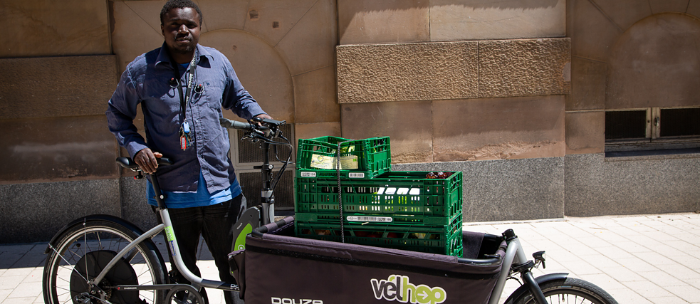 Proxieat liefert die Produkte von ungefähr zehn Bauernhöfen aus der näheren Umgebung von Straßburg verpackungslos ins Haus und bietet den Kunden außerdem an, ihren Kompost für die Bauern mitzunehmen.