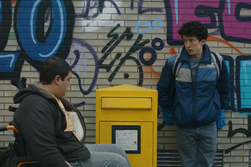 Still frame from the Netflix Series "How to sell drugs online (fast)" 