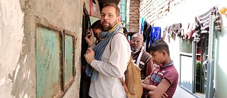 Bruderer in Mirpur Benaroshi Polli, Bangladesh