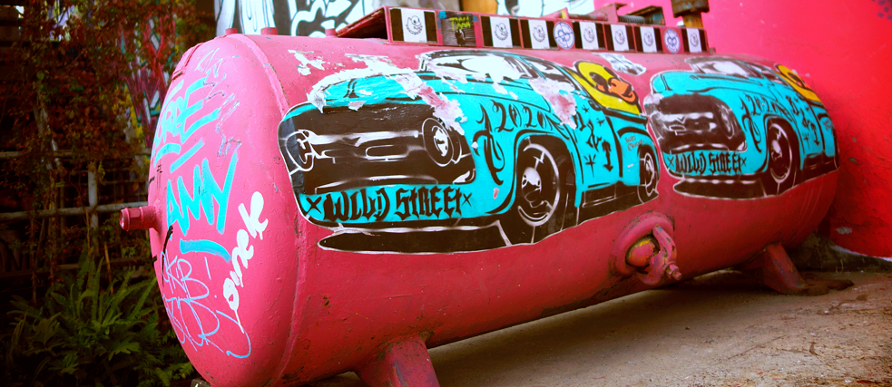 Ruinas matizadas por el tiempo y una ubicación descentralizada atraen a artistas mexicanxs y extranjerxs.