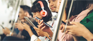 Ο «διάφανος» πολίτης είναι από καιρό πραγματικότητα. Οι πιο δημοφιλείς εφαρμογές είναι μεν πρακτικές, αλλά κάθε άλλο παρά ασφαλείς σε ό,τι αφορά τα προσωπικά δεδομένων των χρηστών. 